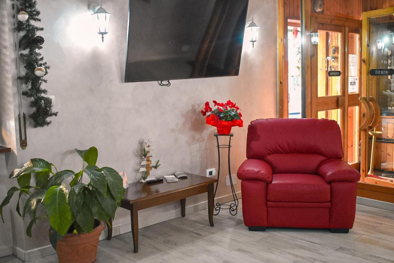 Lo Sciatore Hotel & Restaurant Camigliatello Silano Buitenkant foto